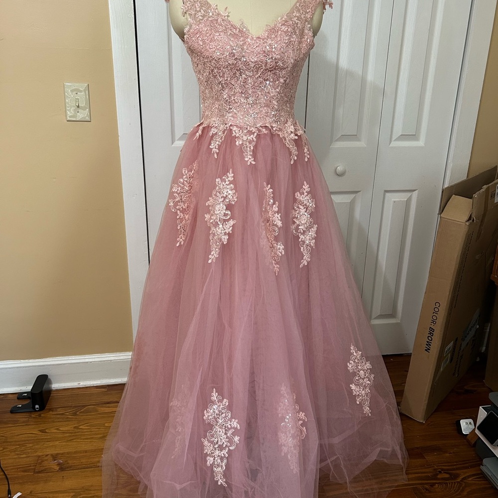 Elegant Pink Lace Evening Gown